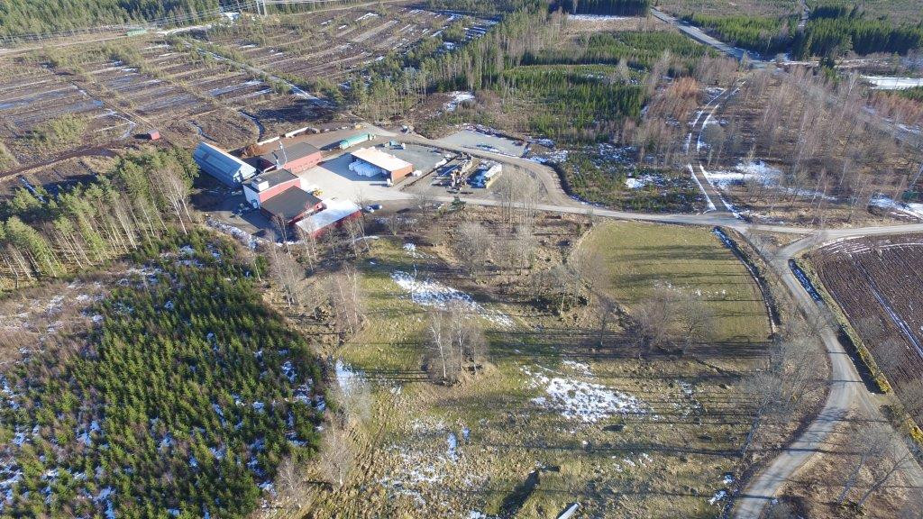 Flygbild över fabriken